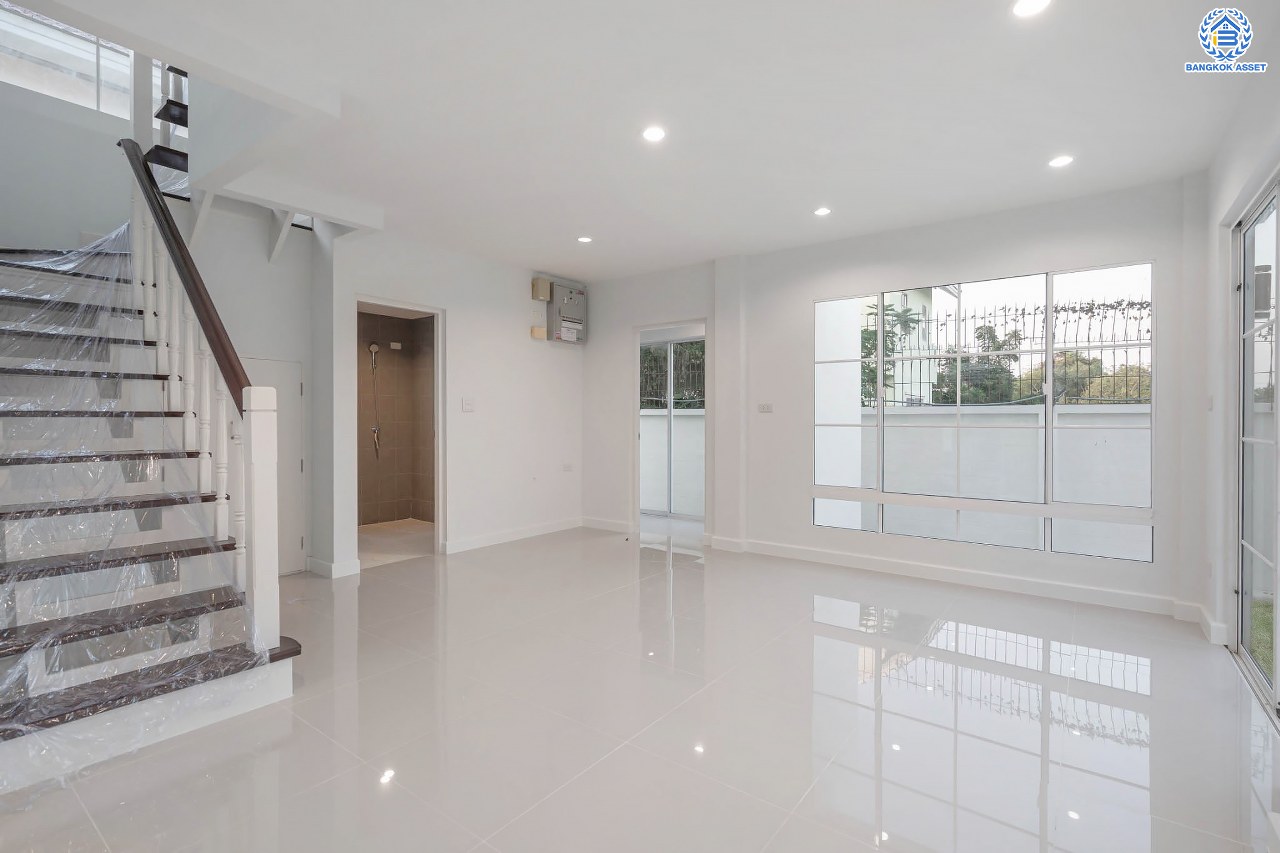 บ้านมือสองตกแต่งใหม่ โครงการ ชลลดา วัดลาดปลาดุก คุณภาพระดับ L&H บนเนื้อที่ 51.3 ตร.ว. ฟังก์ชัน 3 ห้องนอน 2 ห้องน้ำ 1 ที่จอดรถ บนทำเลศักยภาพ เชื่อมต่อหลายเส้นทาง ใกล้รถไฟฟ้าสายสีม่วง "สถานีคลองบางไผ่" และเซ็นทรัลเวสท์เกต...